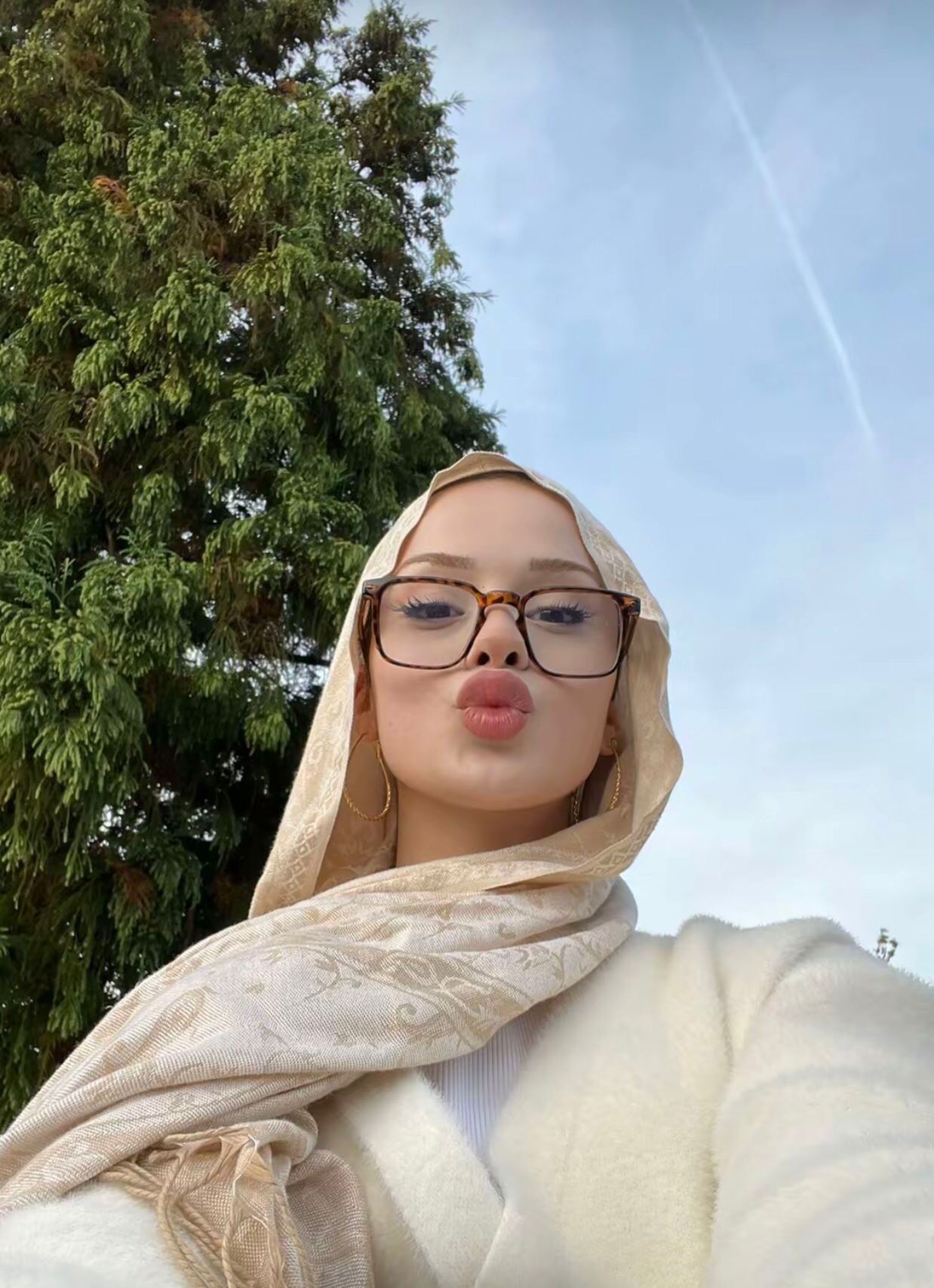 Burhaniye Özellik Dolu Kadın Escort Lale